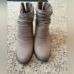 Fergalicious Taupe, size 8 women’s boots